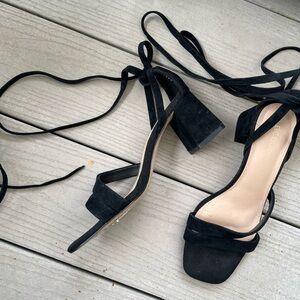 Bcbg black strappy suede sandal w comfy heel sz 6.5